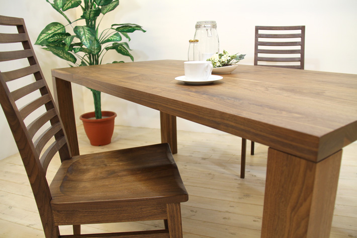 凛／RIN 天然木・無垢材を使ったシンプルなダイニングテーブル ウォールナット／ウォルナット サイズオーダー可能