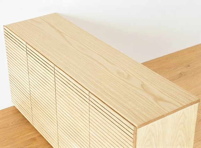 無垢材を用いた天板と前板