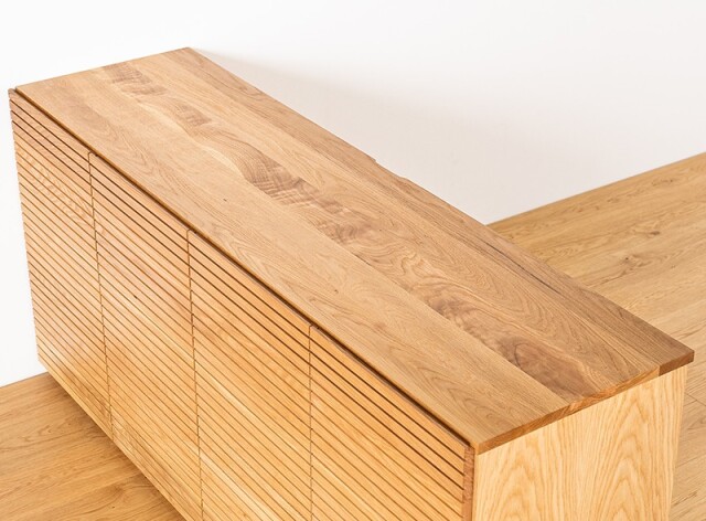 無垢材を用いた天板と前板