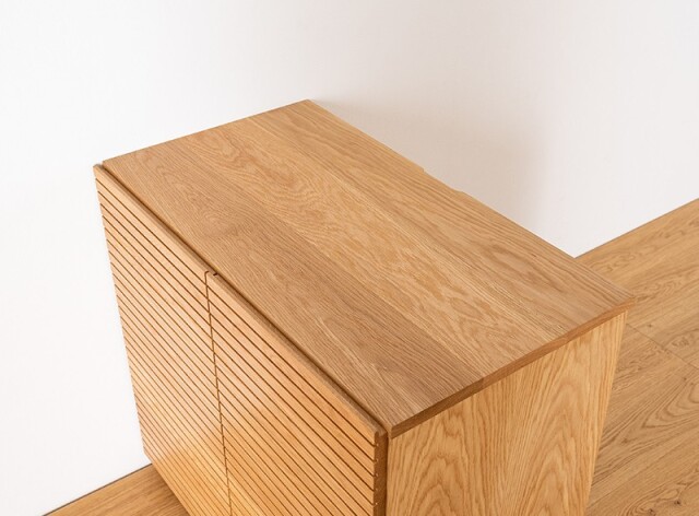 無垢材を用いた天板と前板
